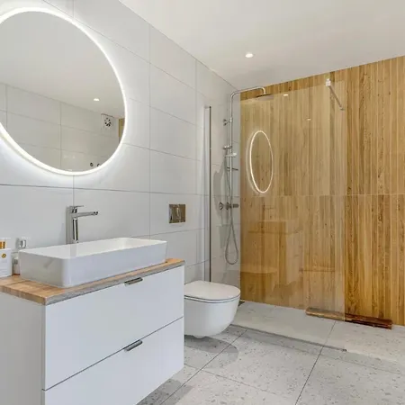 Βίλα Moderne Med Havutsikt 5 Min Fra Krs Sentrum Med 4 Soverom