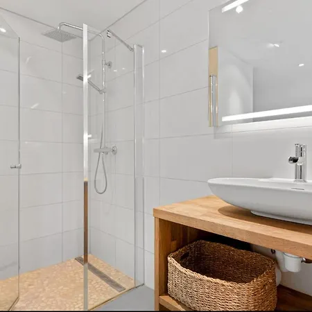 Βίλα Moderne Med Havutsikt 5 Min Fra Krs Sentrum Med 4 Soverom Κρίστιανσαντ