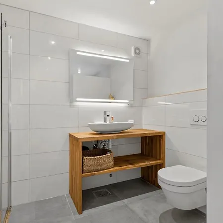 Moderne Med Havutsikt 5 Min Fra Krs Sentrum Med 4 Soverom Βίλα *