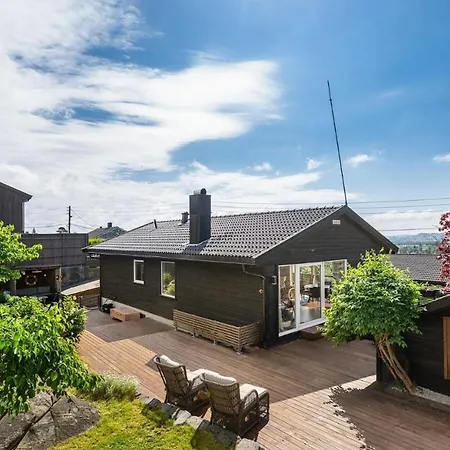 Moderne Med Havutsikt 5 Min Fra Krs Sentrum Med 4 Soverom *